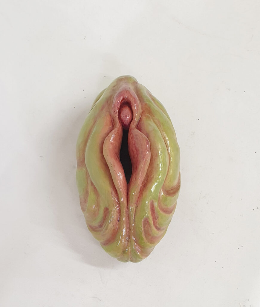 Skulptur einer Vulva, RTL Serie Meme Girls, 2022