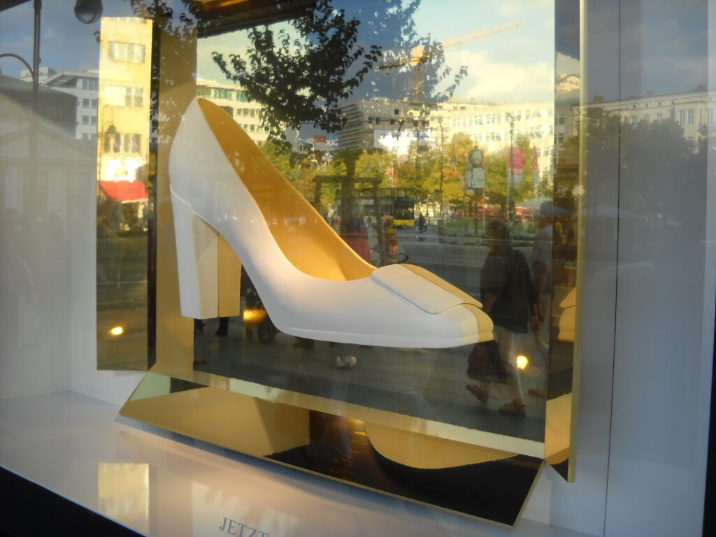 Makros Schuhe Taschen / 2012 • imitat-berlin.de